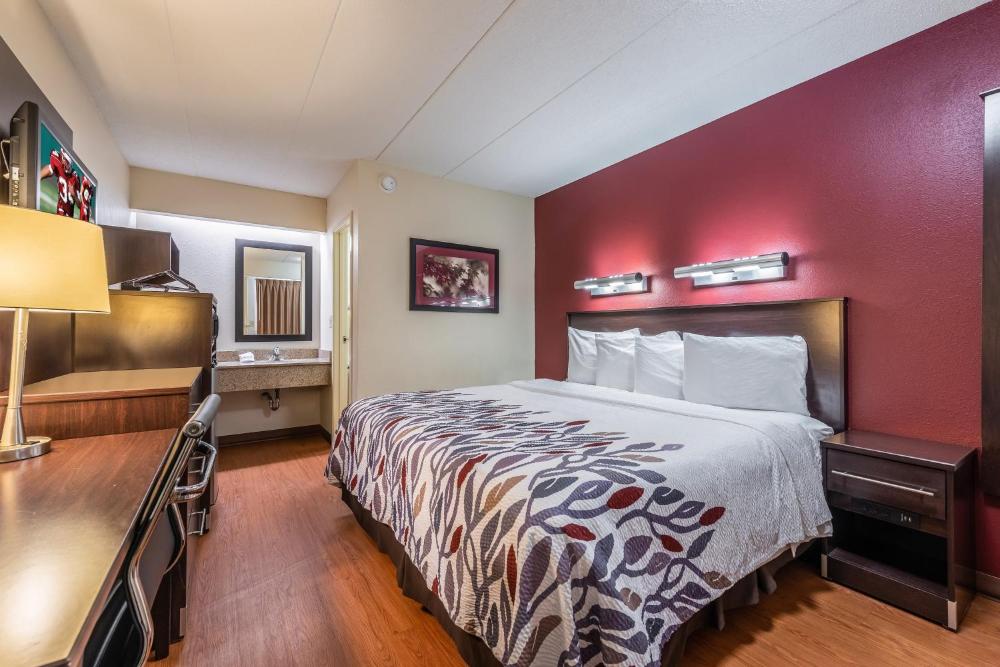 Deluxe King Room Smoke Free interior